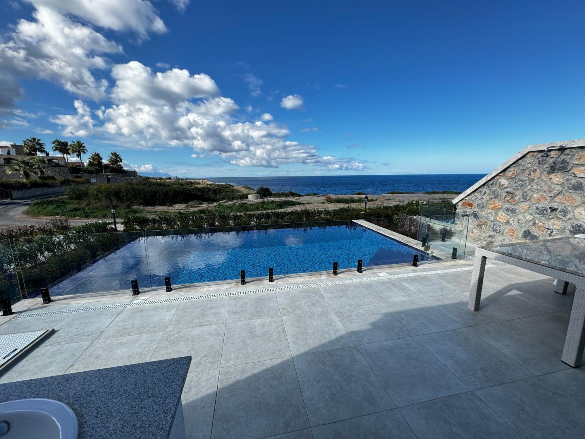 Carrington Holidays Kyrenia  Exterior foto