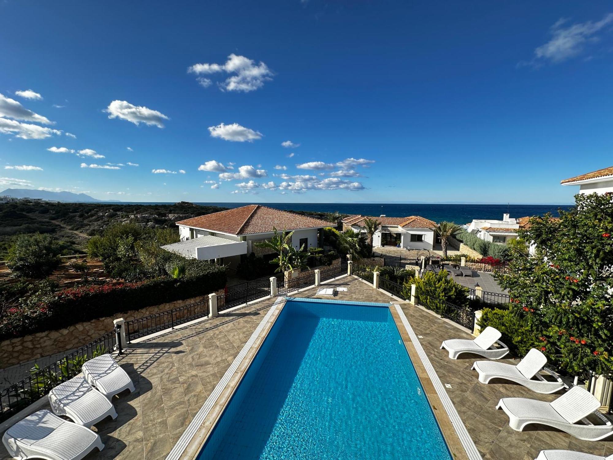 Carrington Holidays Kyrenia  Exterior foto