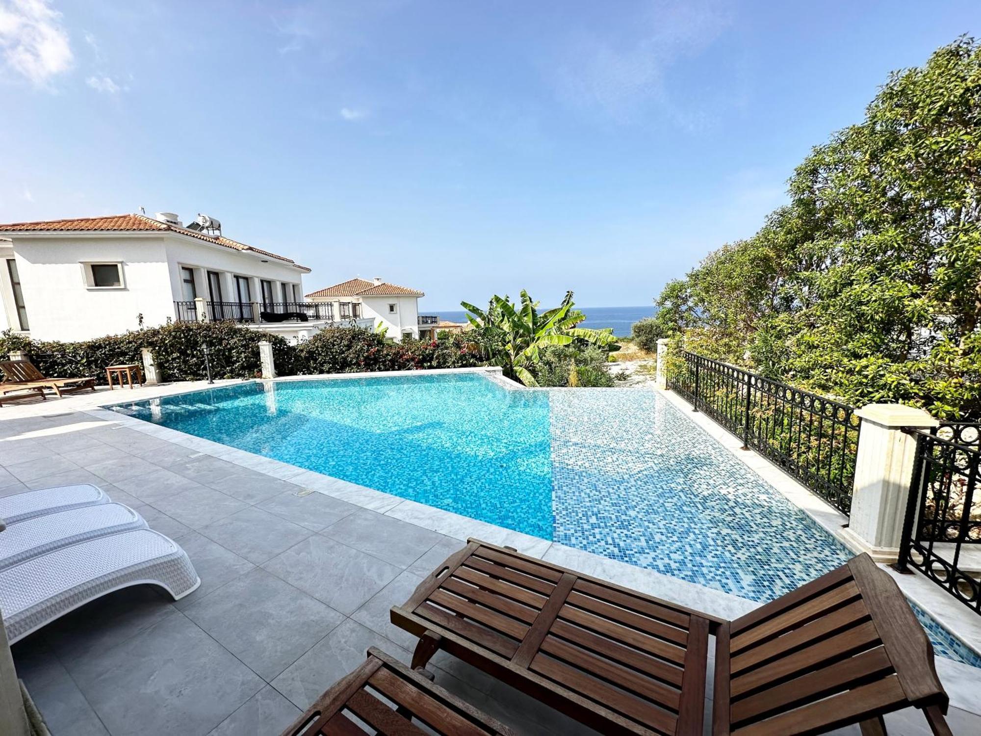 Carrington Holidays Kyrenia  Exterior foto