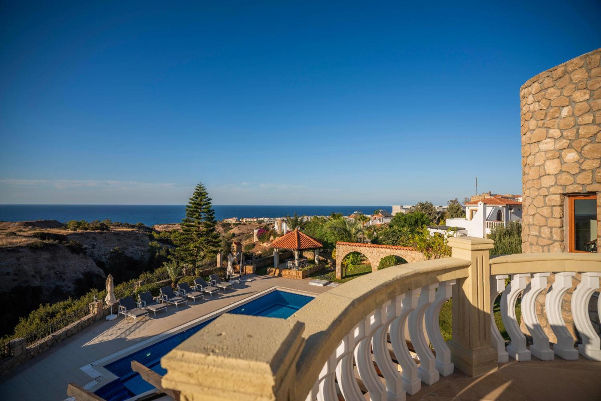 Carrington Holidays Kyrenia  Exterior foto
